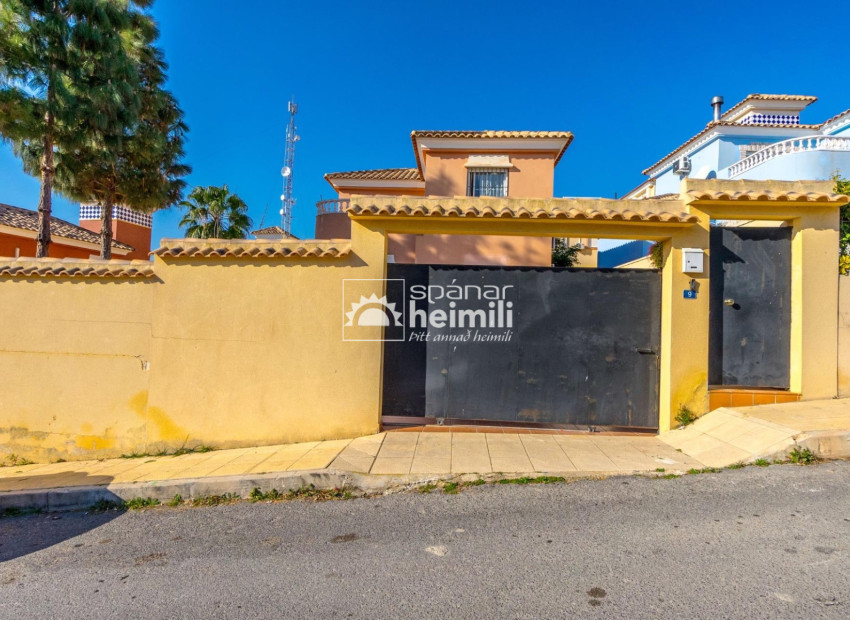 Resale - Townhouse -
Villamartin
