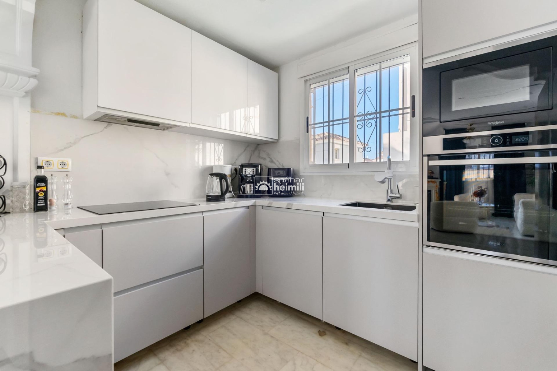 Resale - Townhouse -
Villamartin