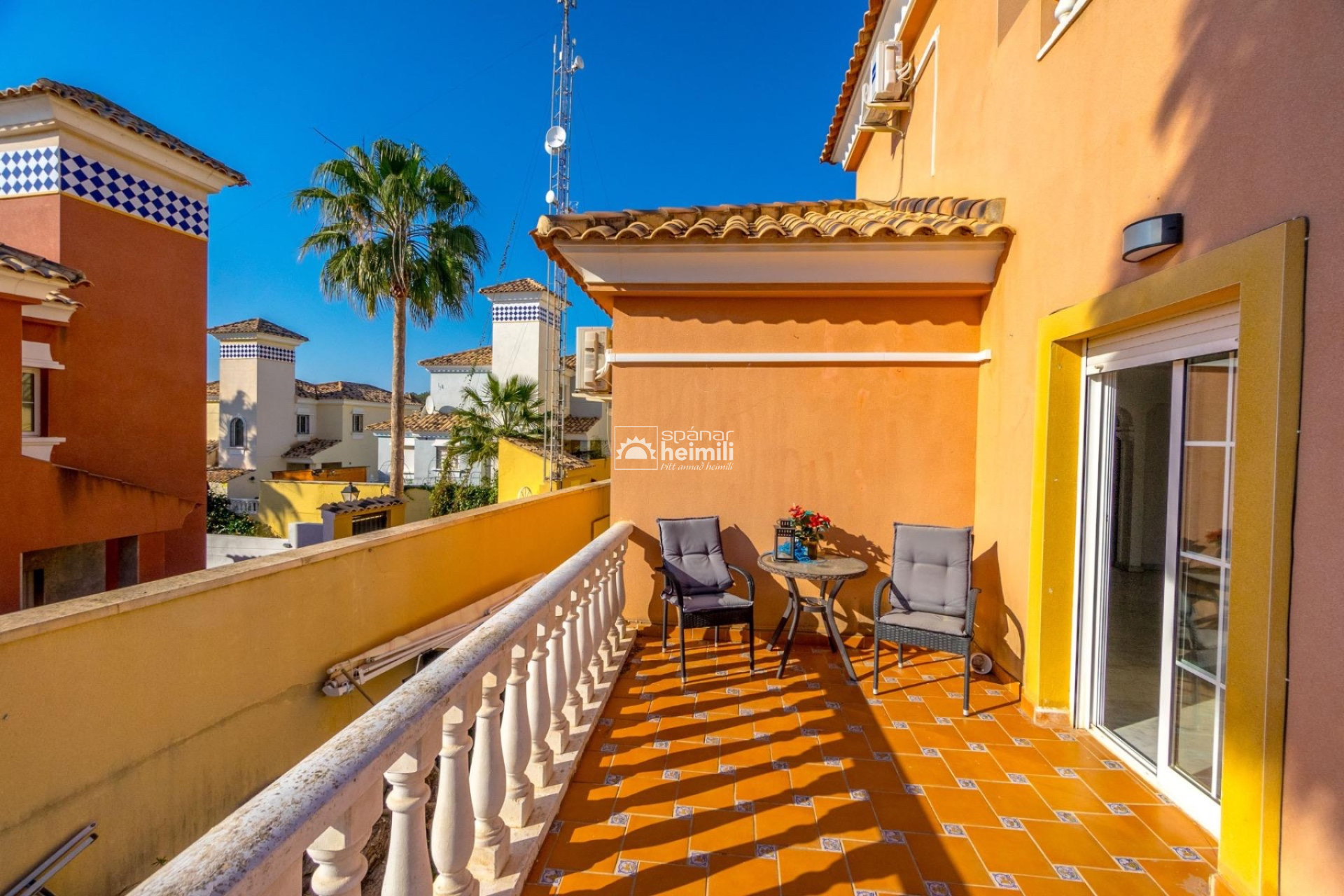 Resale - Townhouse -
Villamartin