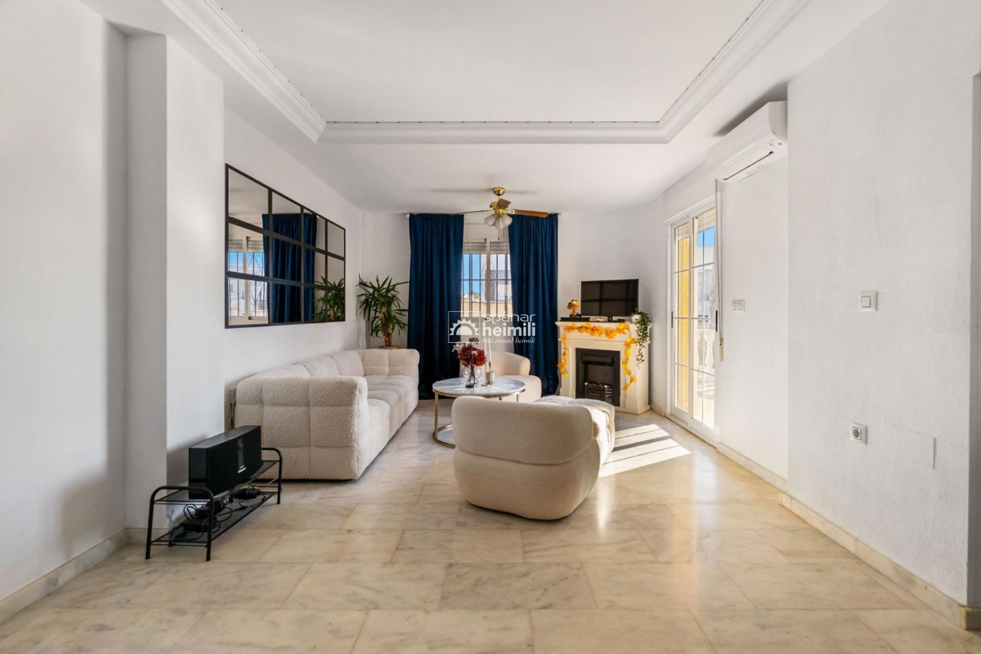 Resale - Townhouse -
Villamartin