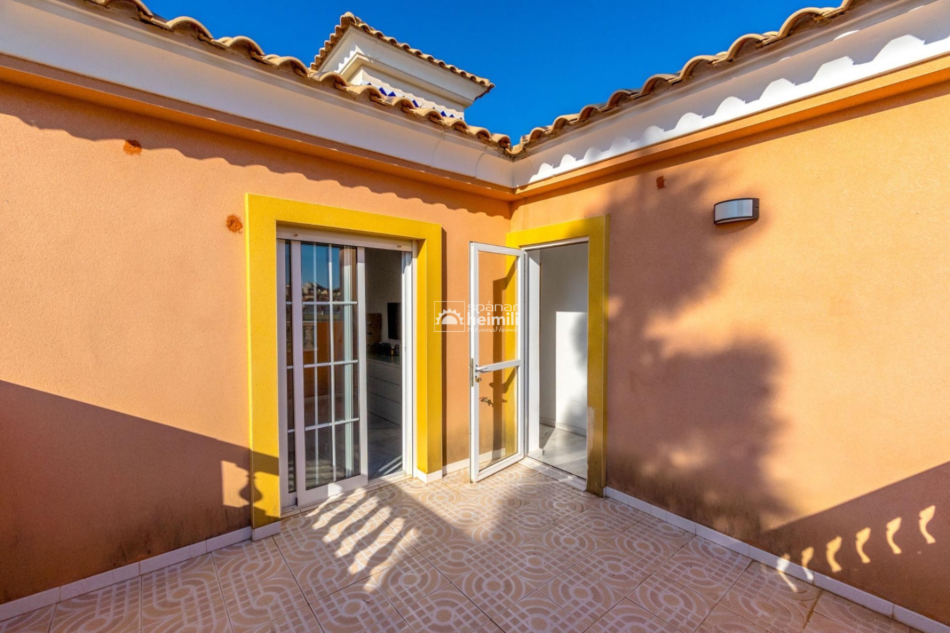 Resale - Townhouse -
Villamartin