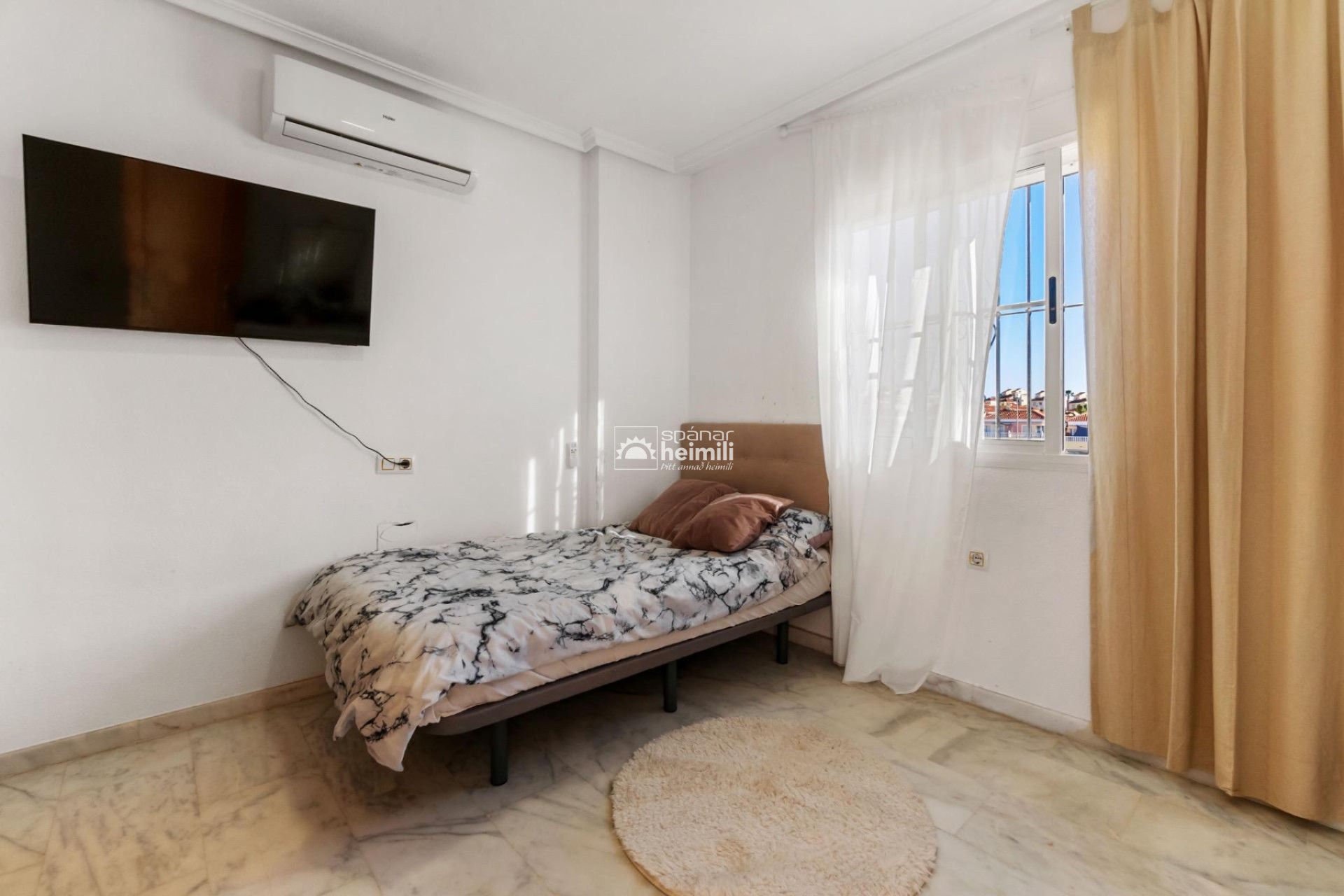 Resale - Townhouse -
Villamartin