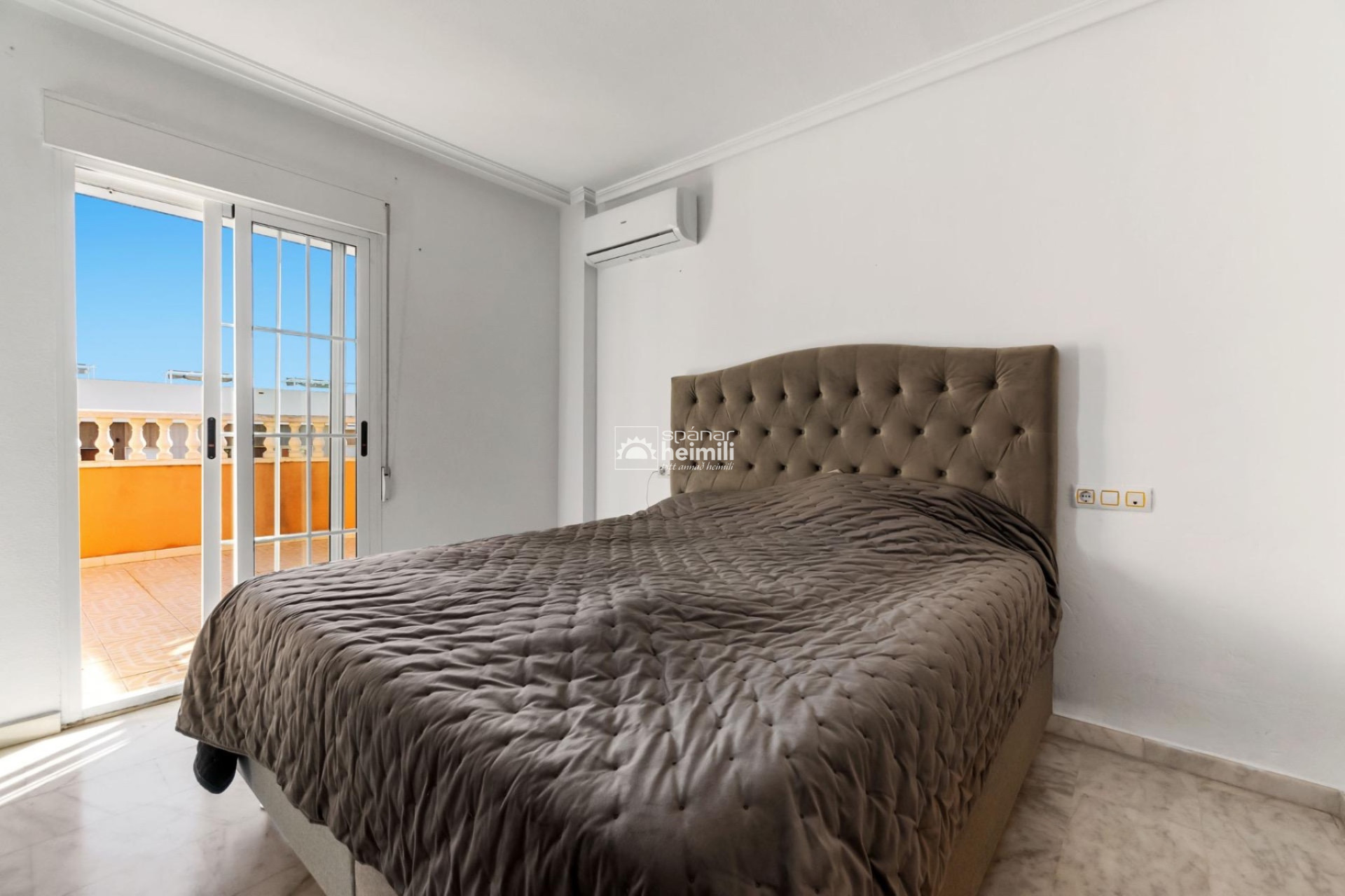 Resale - Townhouse -
Villamartin