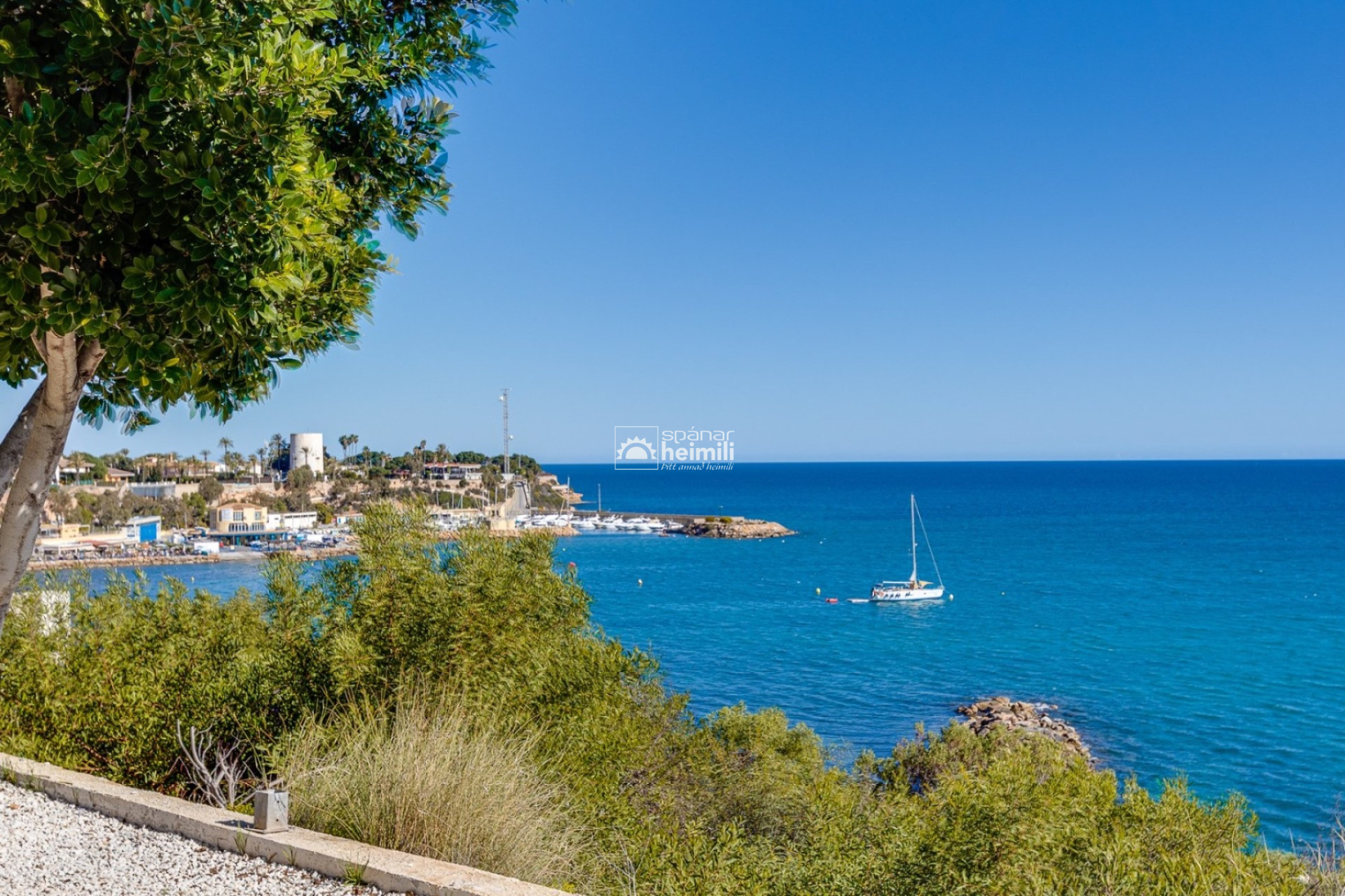 Resale - Townhouse -
Villamartin