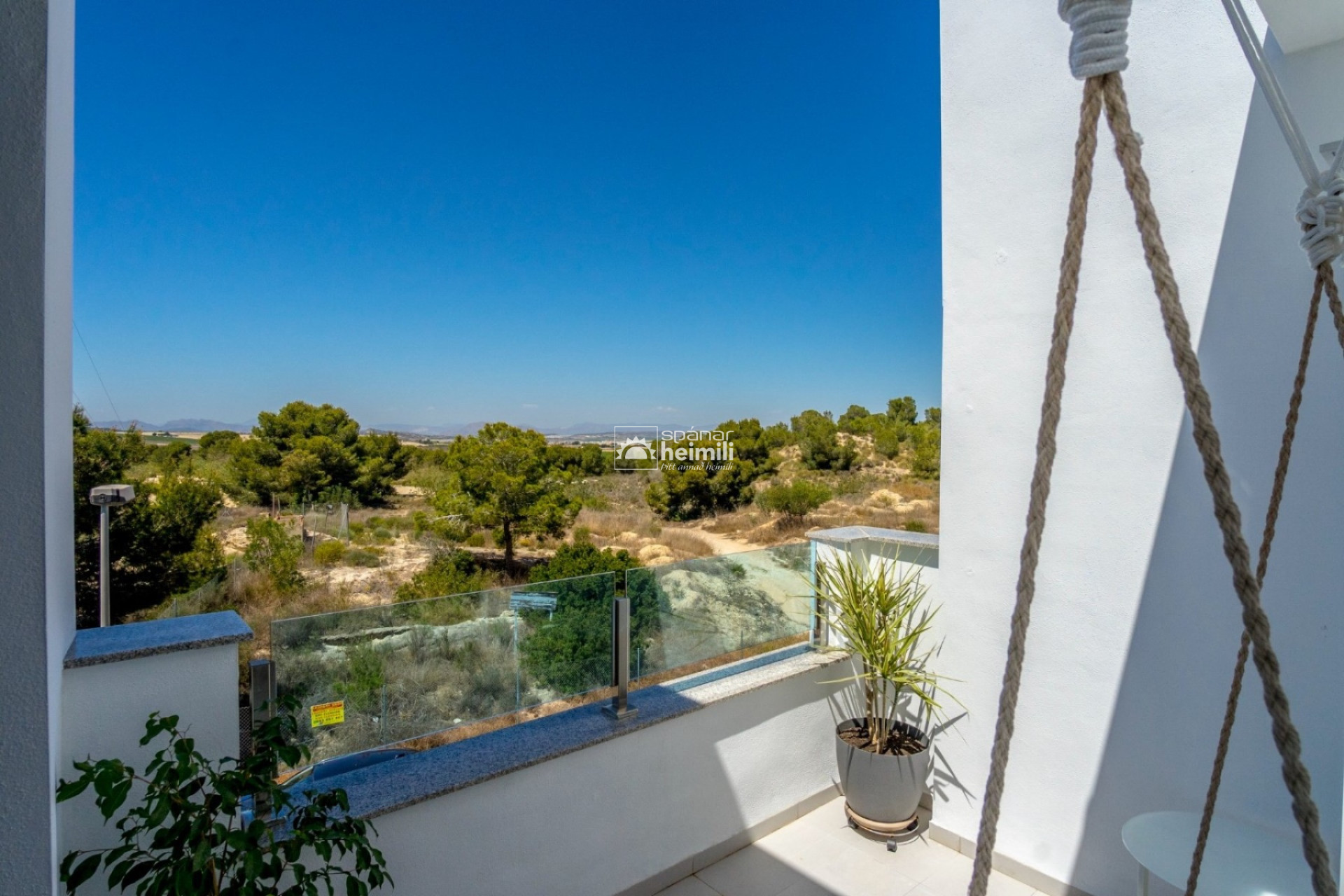 Resale - Townhouse -
Villamartin