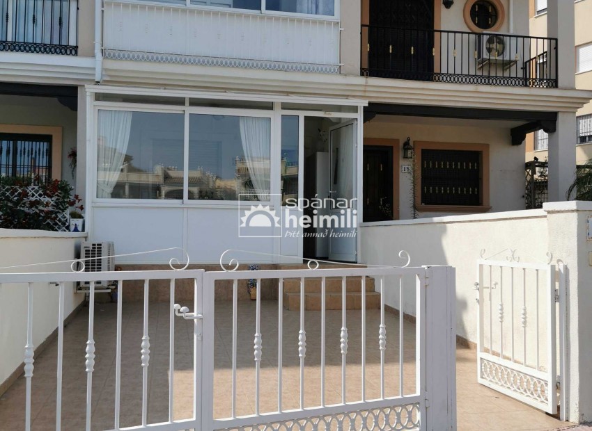 Resale - Townhouse -
Villamartin