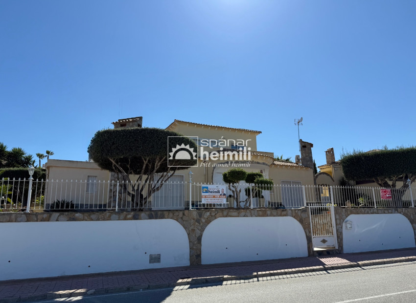 Resale - Villa -
Algorfa/Los Montesinos