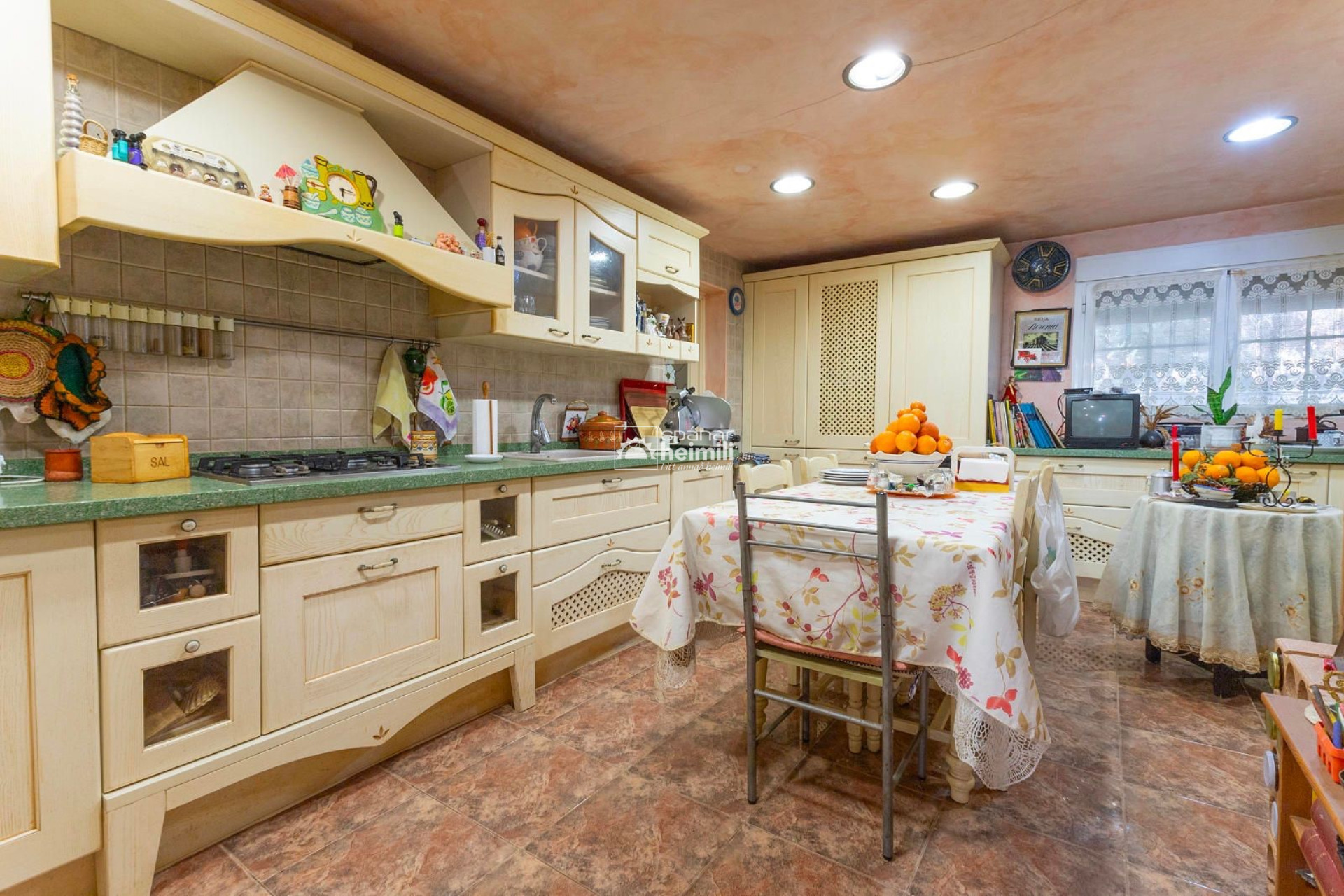 Resale - Villa -
Cabo Roig