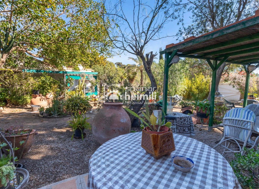 Resale - Villa -
Cabo Roig