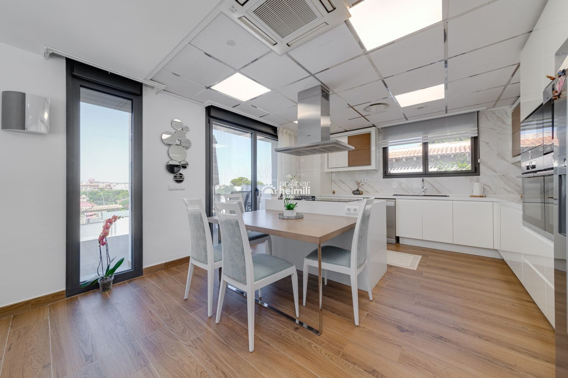 Resale - Villa -
Los Altos/Los Balcones