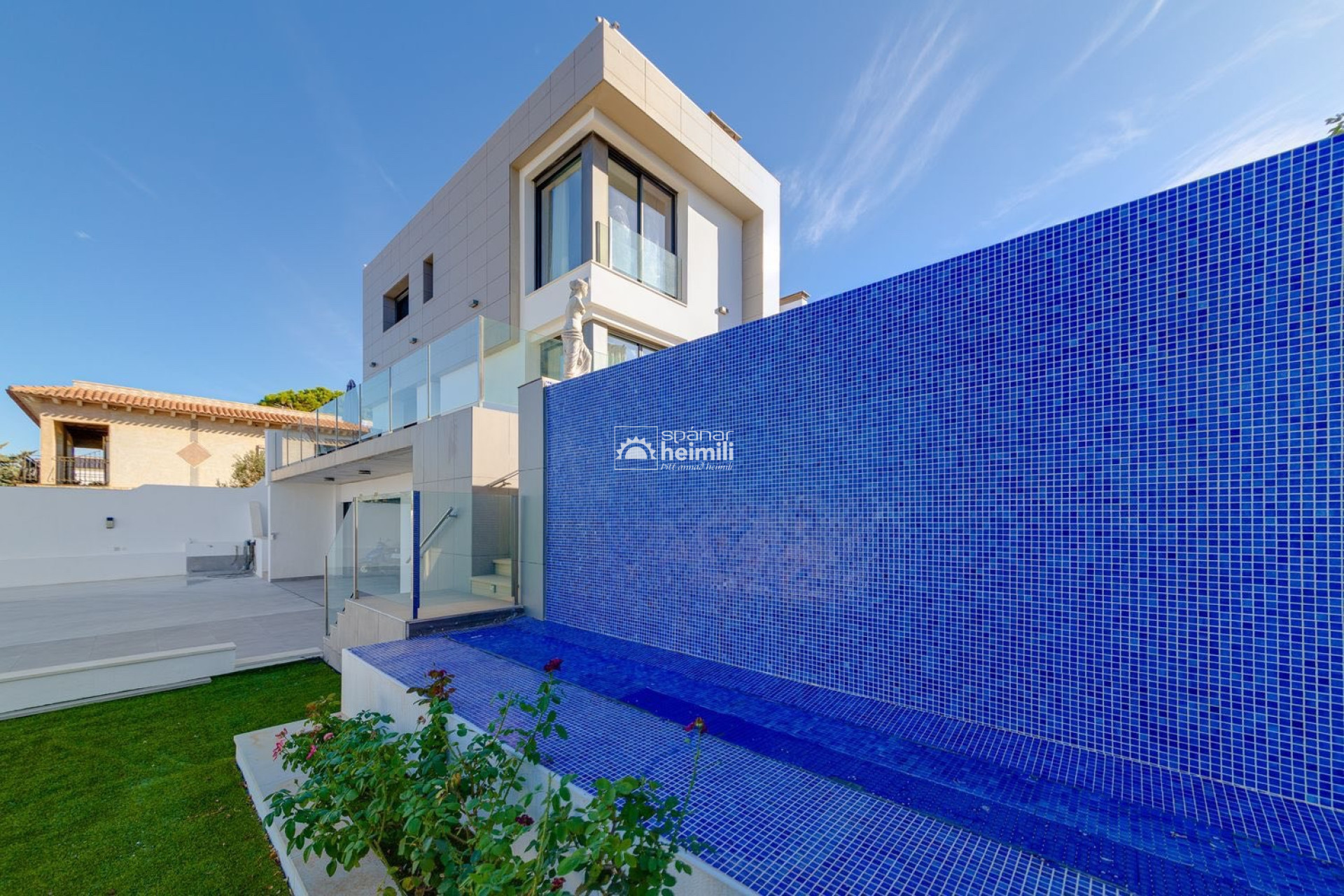 Resale - Villa -
Los Altos/Los Balcones