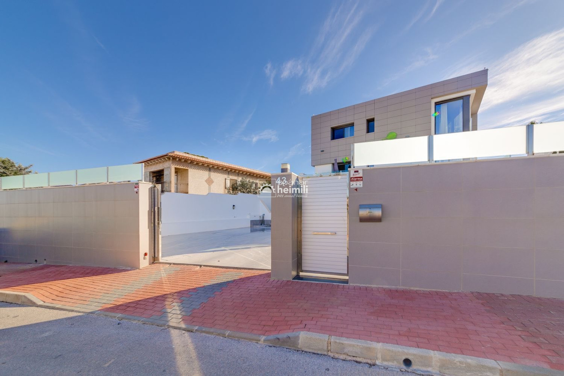 Resale - Villa -
Los Altos/Los Balcones