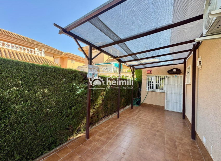 Resale - Villa -
Punta Prima