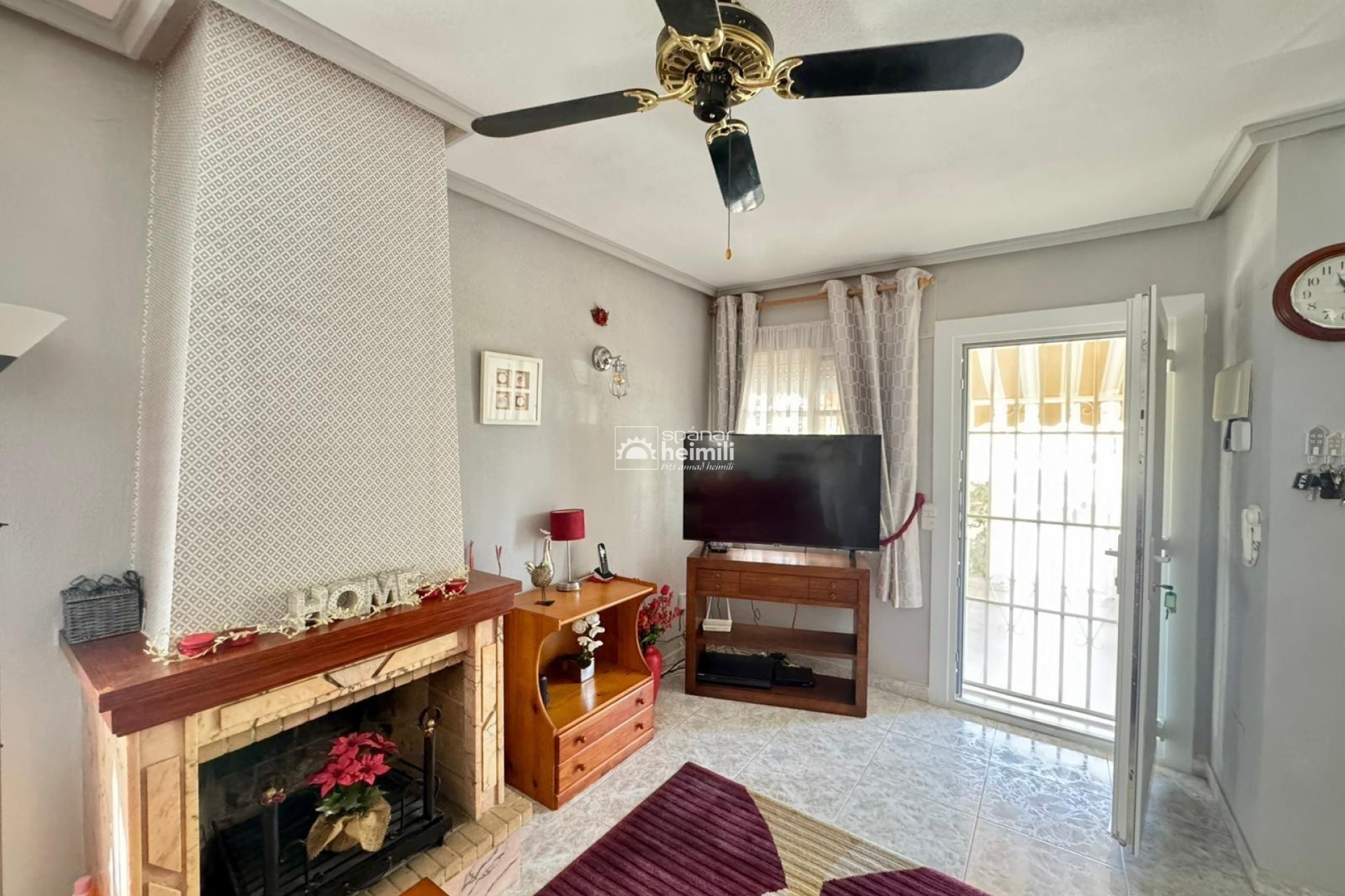 Resale - Villa -
Punta Prima