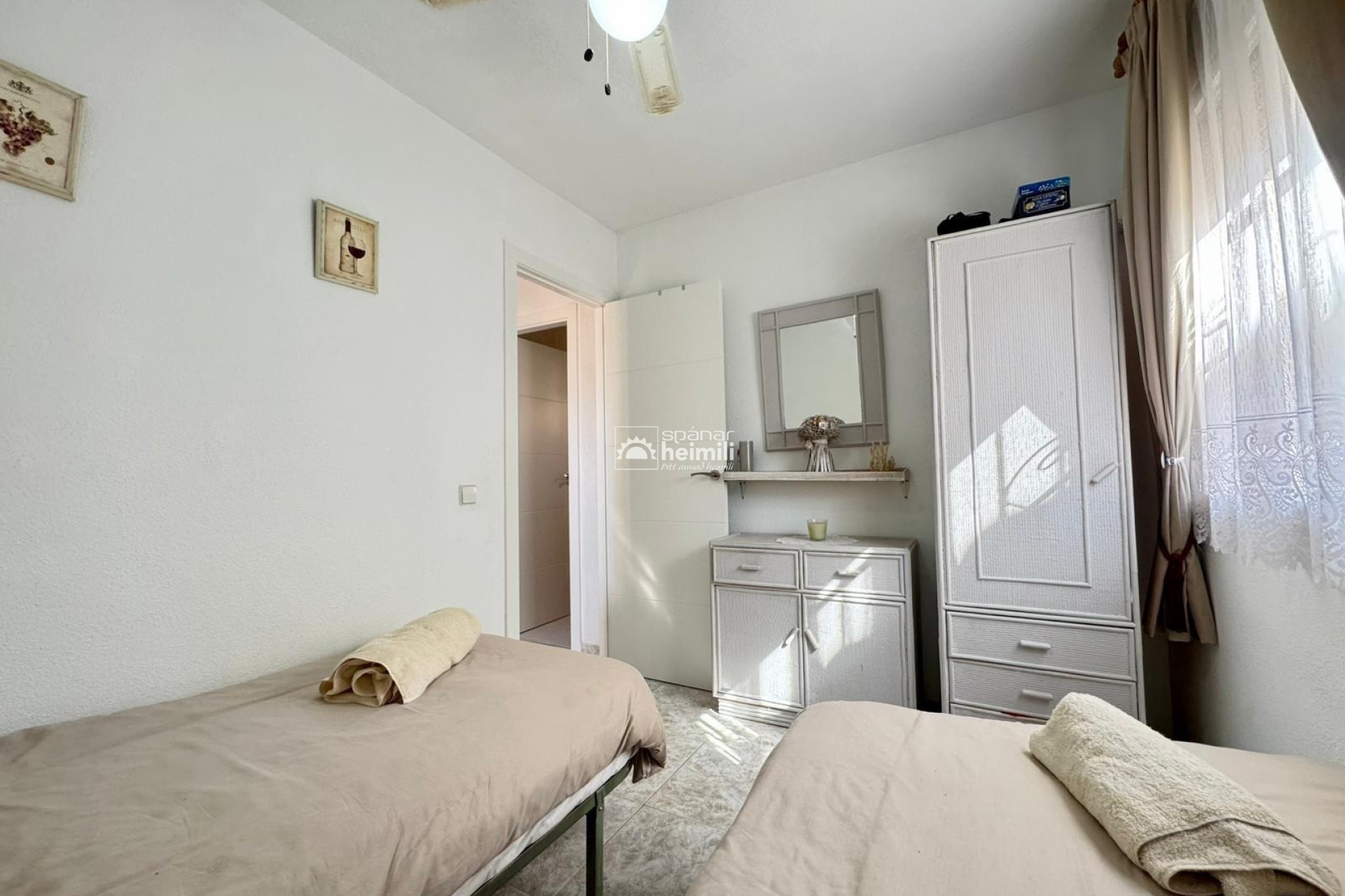 Resale - Villa -
Punta Prima