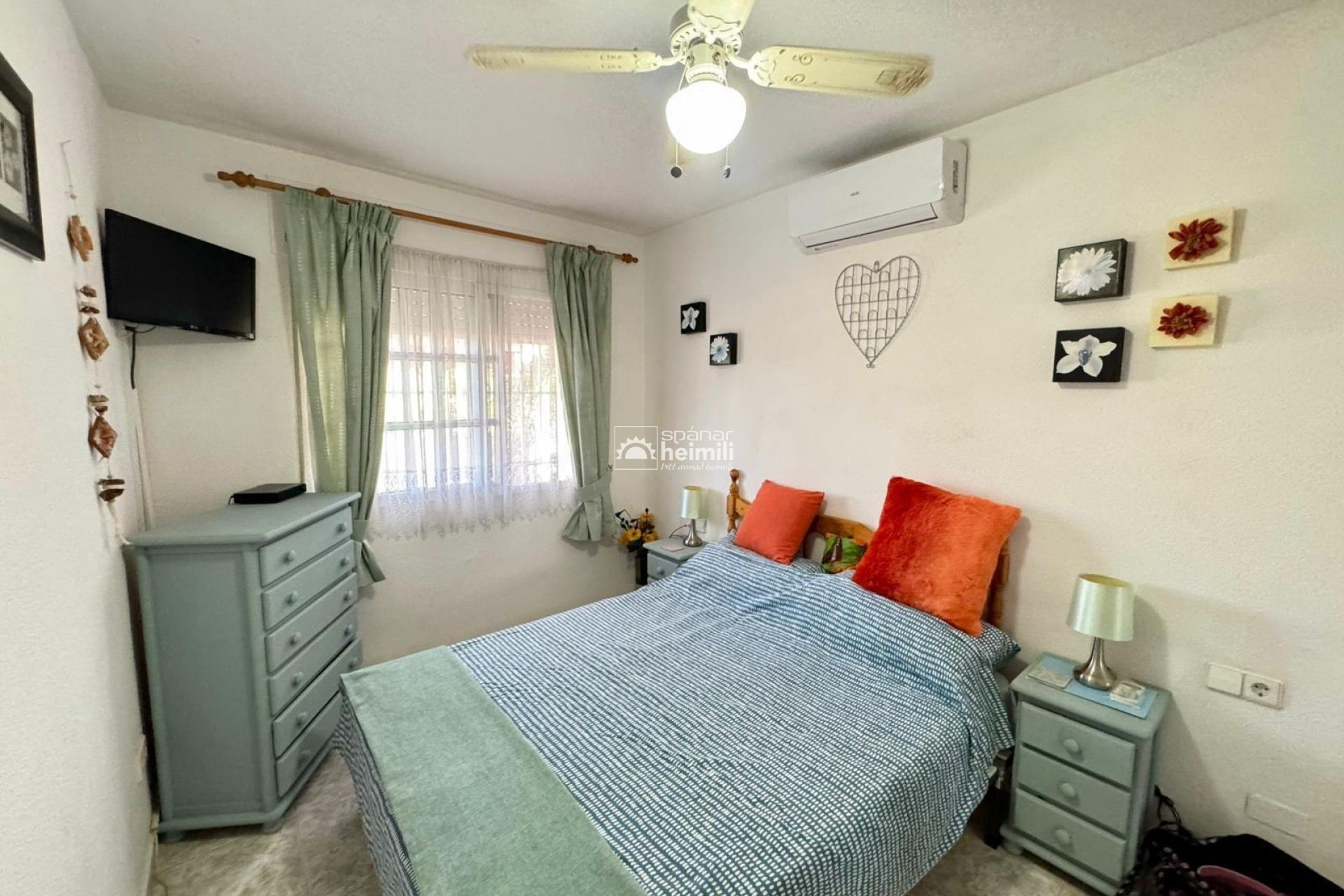 Resale - Villa -
Punta Prima