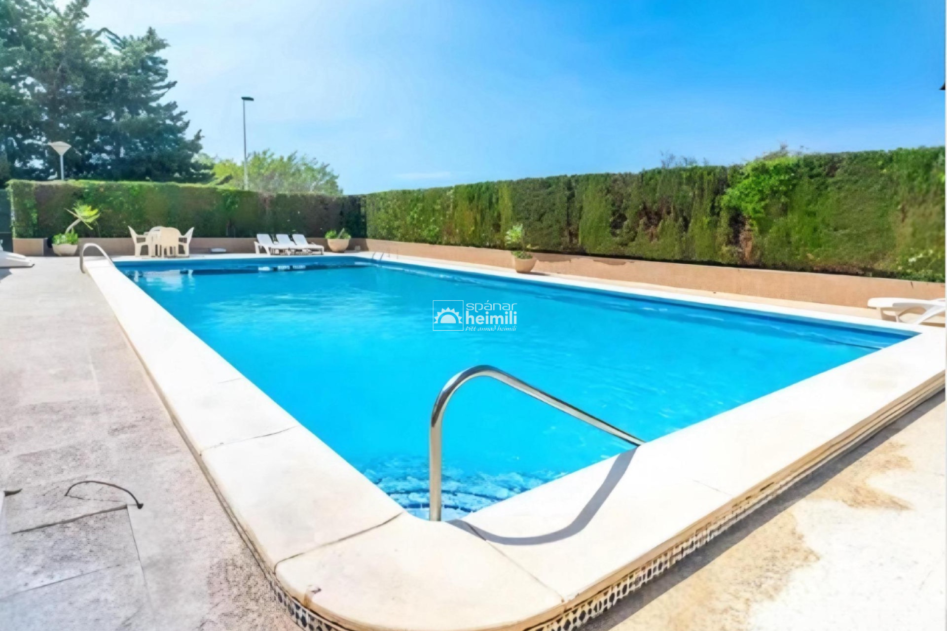 Resale - Villa -
Punta Prima