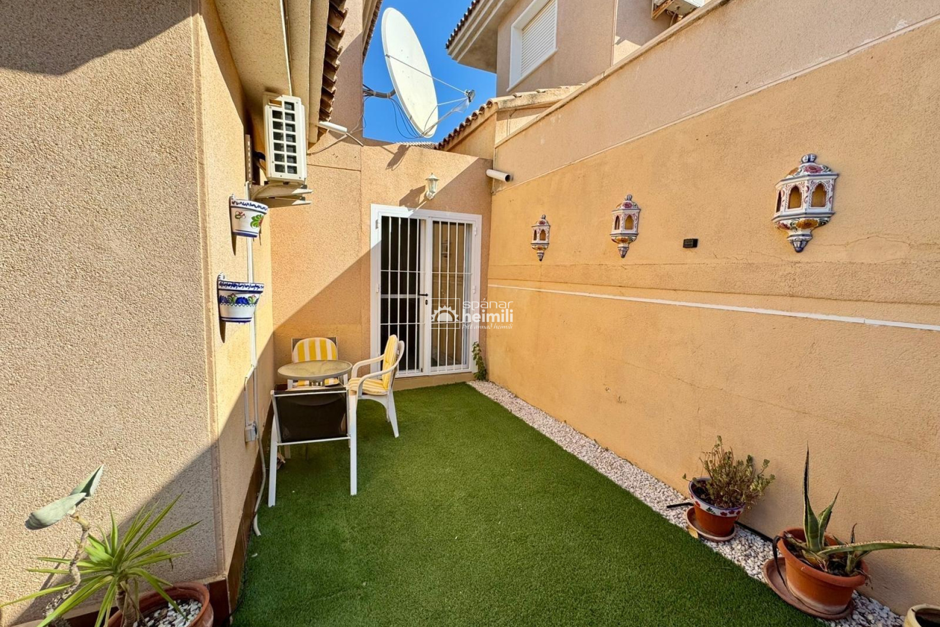 Resale - Villa -
Punta Prima