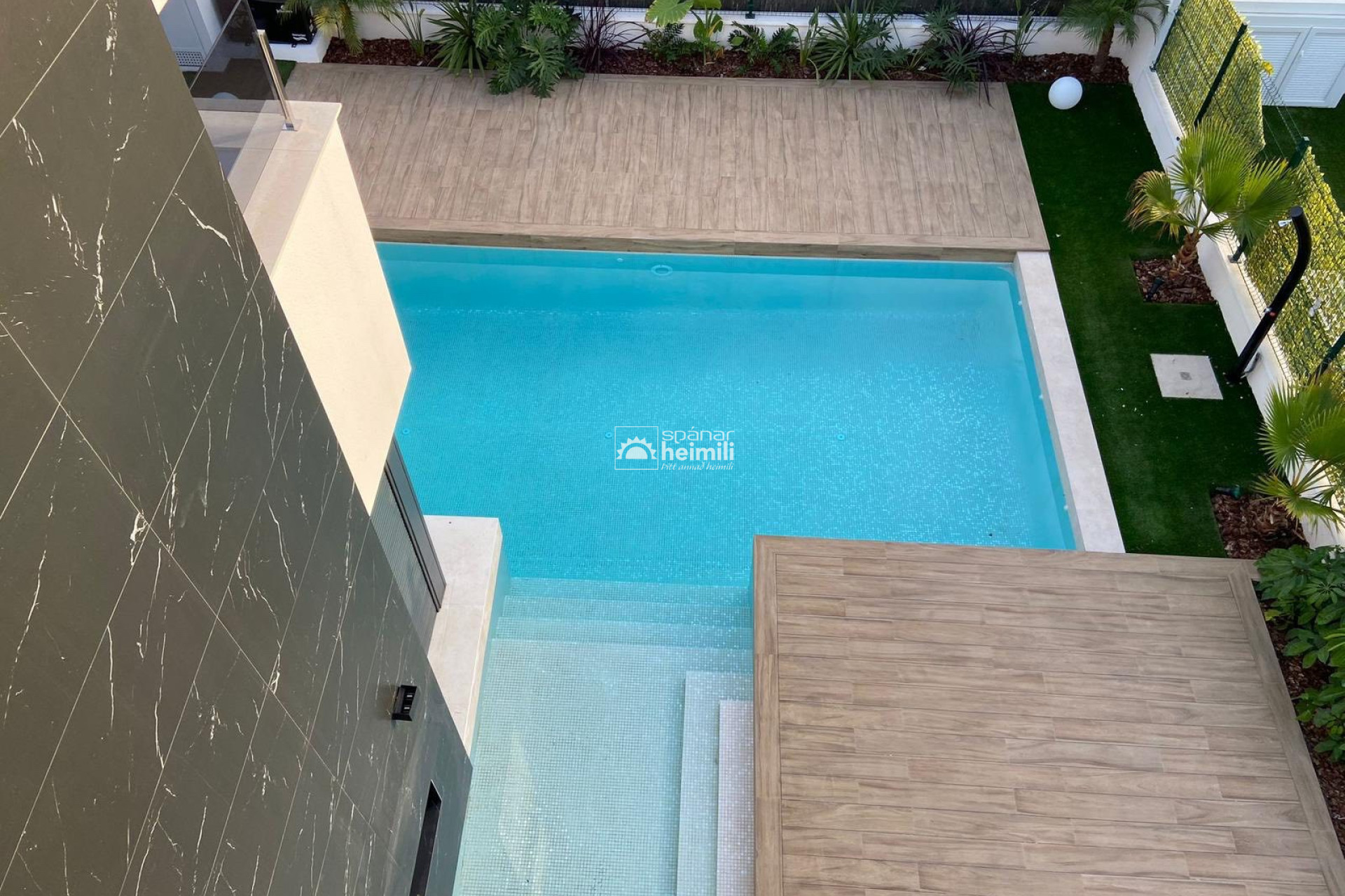 Resale - Villa -
Torrevieja