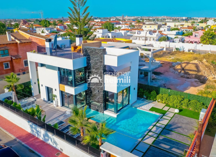 Resale - Villa -
Torrevieja