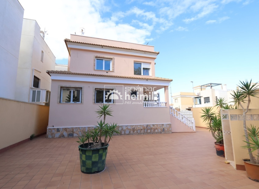 Resale - Villa -
Villamartin