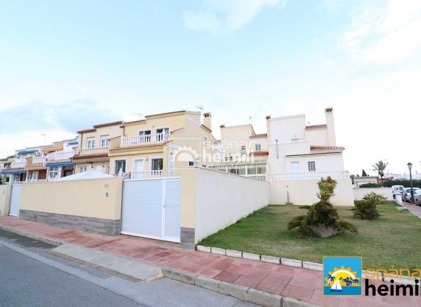 Reventa - Adosado -
Torrevieja