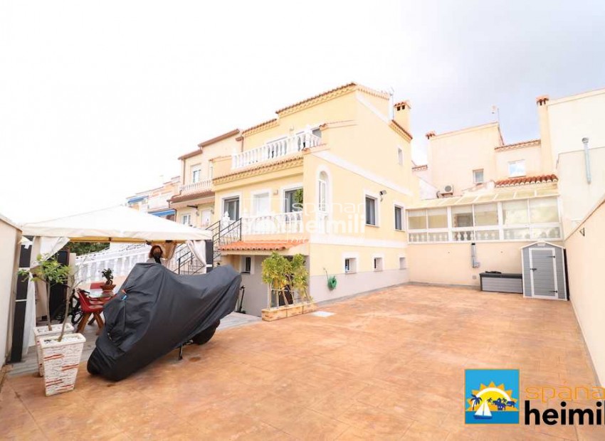 Reventa - Adosado -
Torrevieja