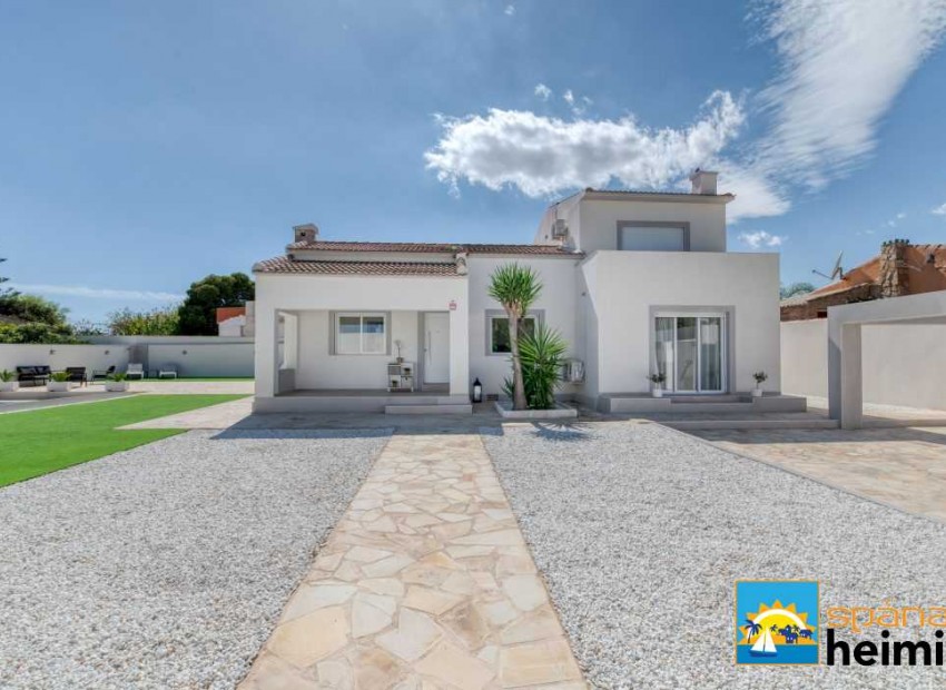 Reventa - Villa -
Los Altos/Los Balcones