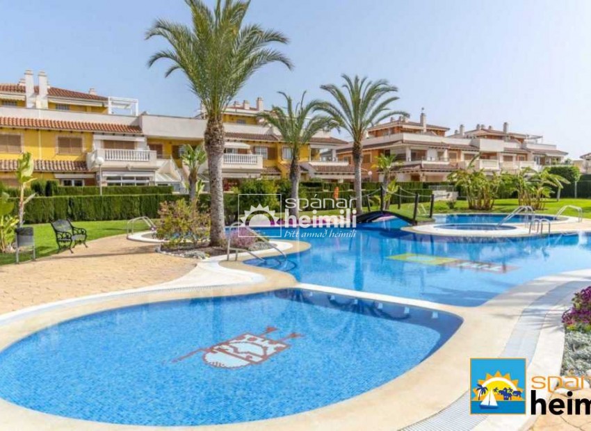 Revente - Appartement dans un duplex -
Playa flamenca