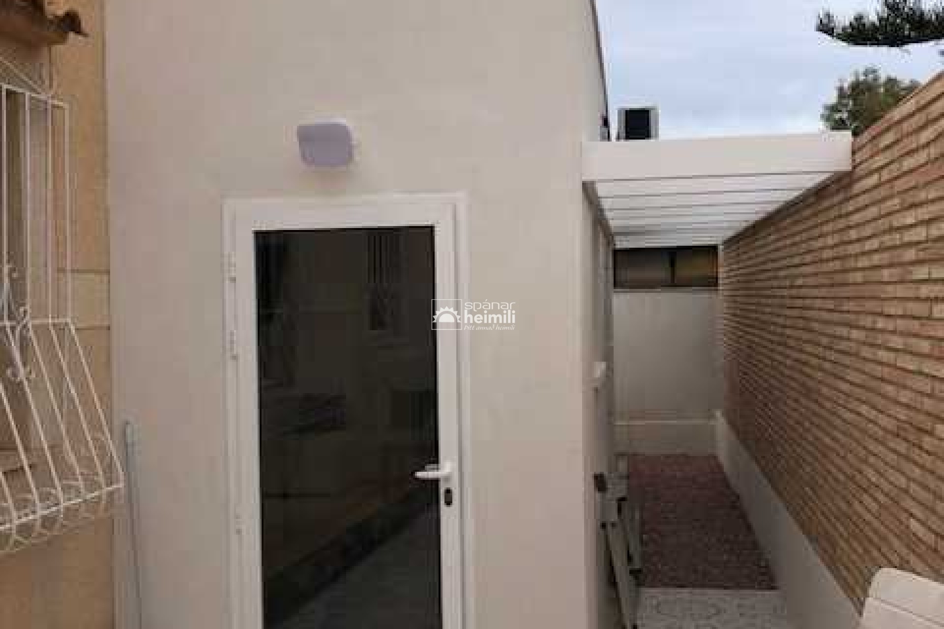 Revente - Villa -
Punta Prima