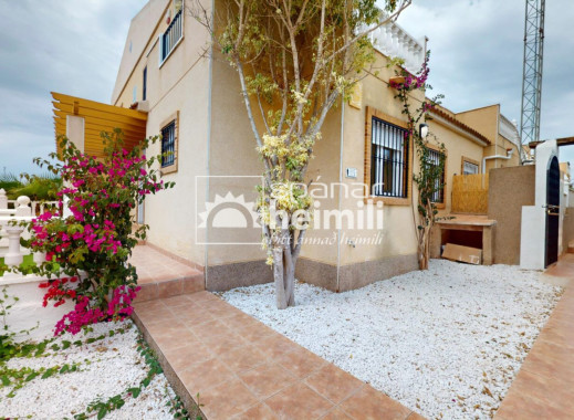 Townhouse - Resale -
            Villamartin - 2033