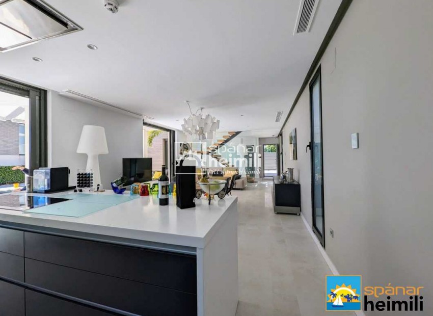 Videresalg - Villa -
Benidorm