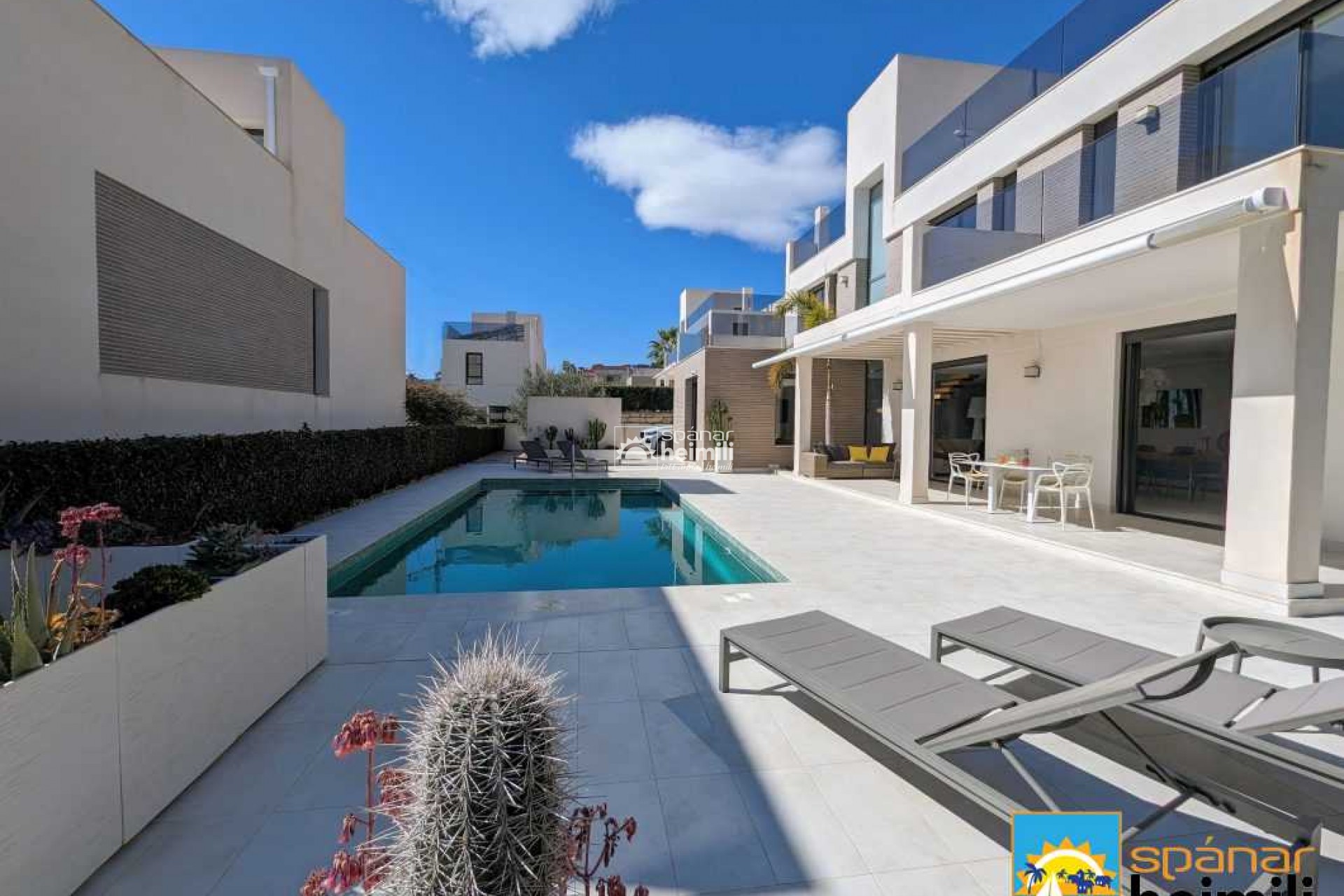 Videresalg - Villa -
Benidorm