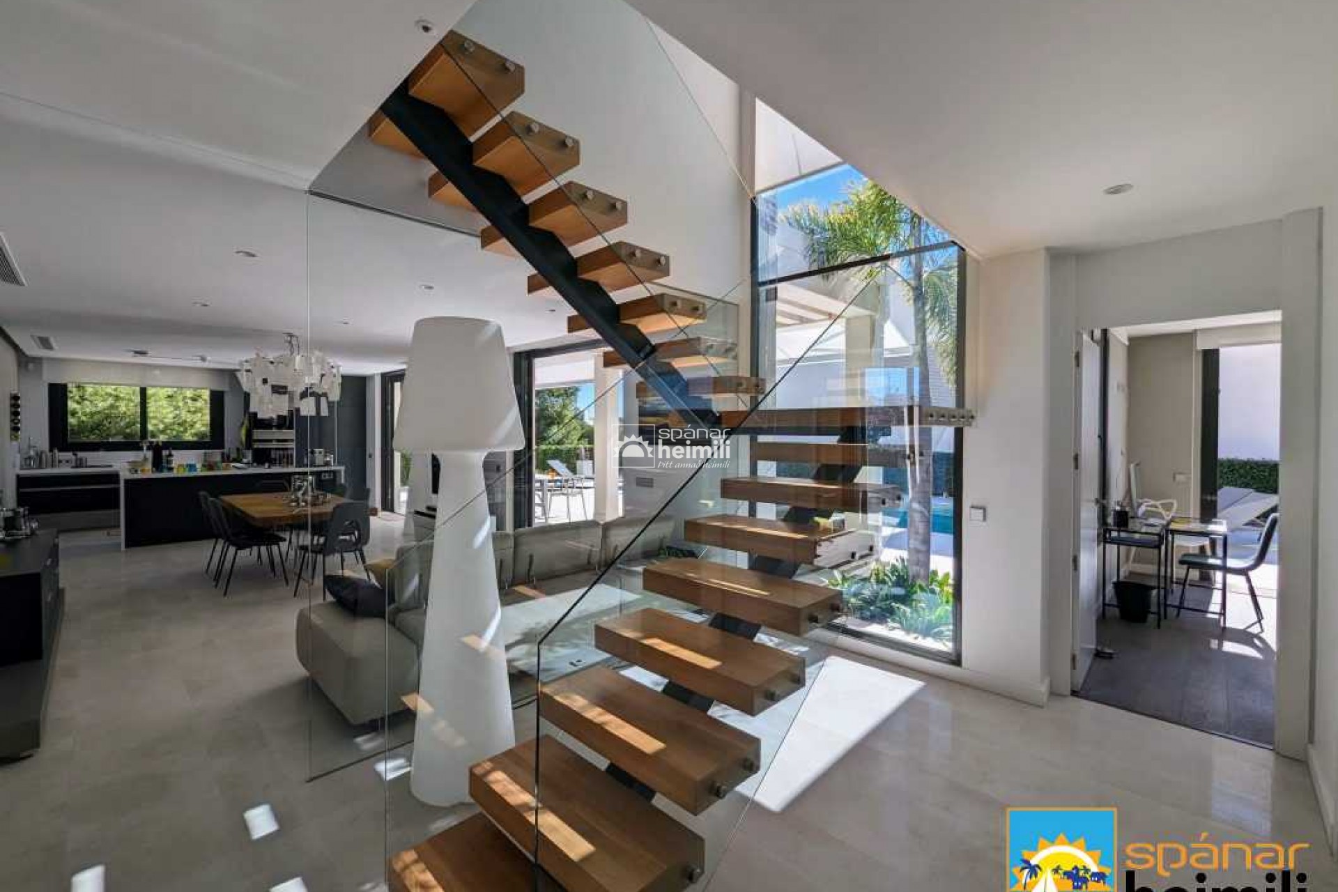 Videresalg - Villa -
Benidorm