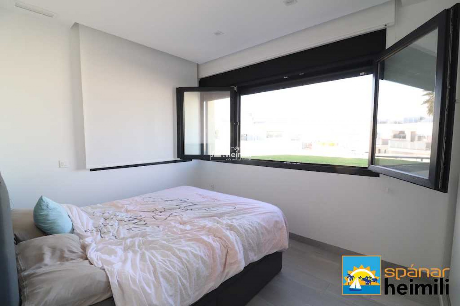 Videresalg - Villa -
Cabo Roig