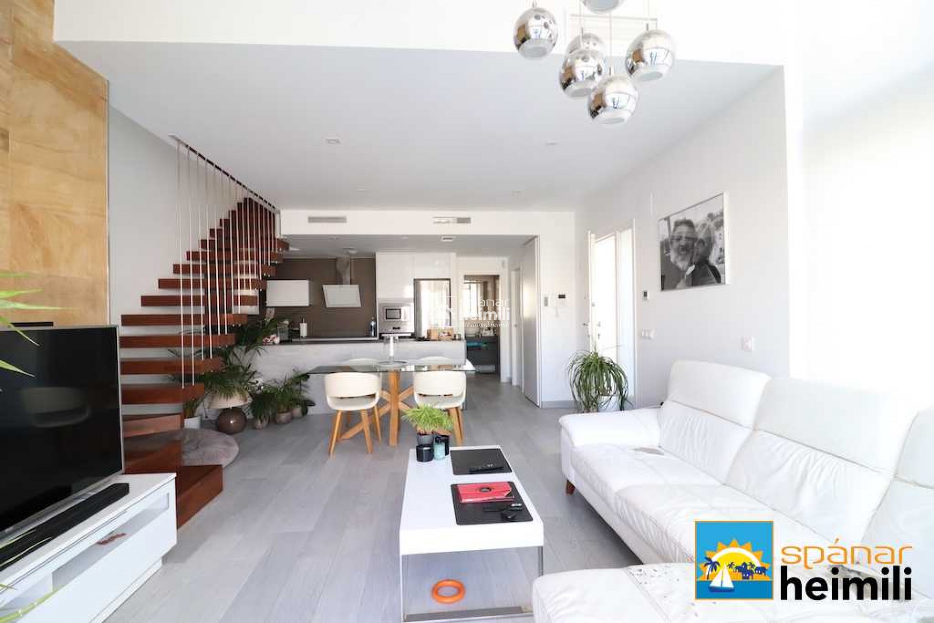 Videresalg - Villa -
Cabo Roig