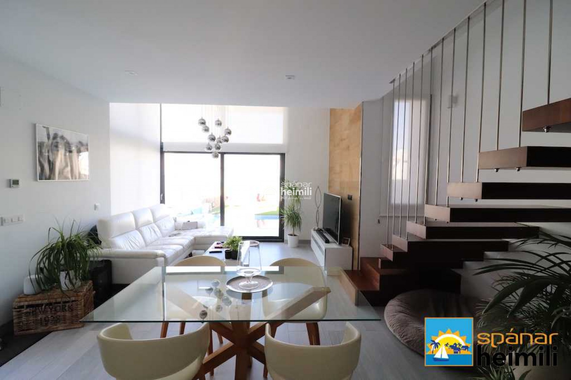 Videresalg - Villa -
Cabo Roig