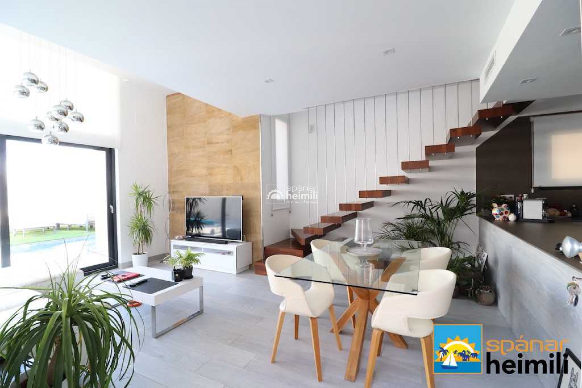 Videresalg - Villa -
Cabo Roig