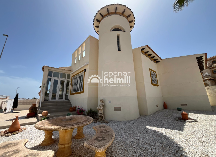 Videresalg - Villa -
Cabo Roig