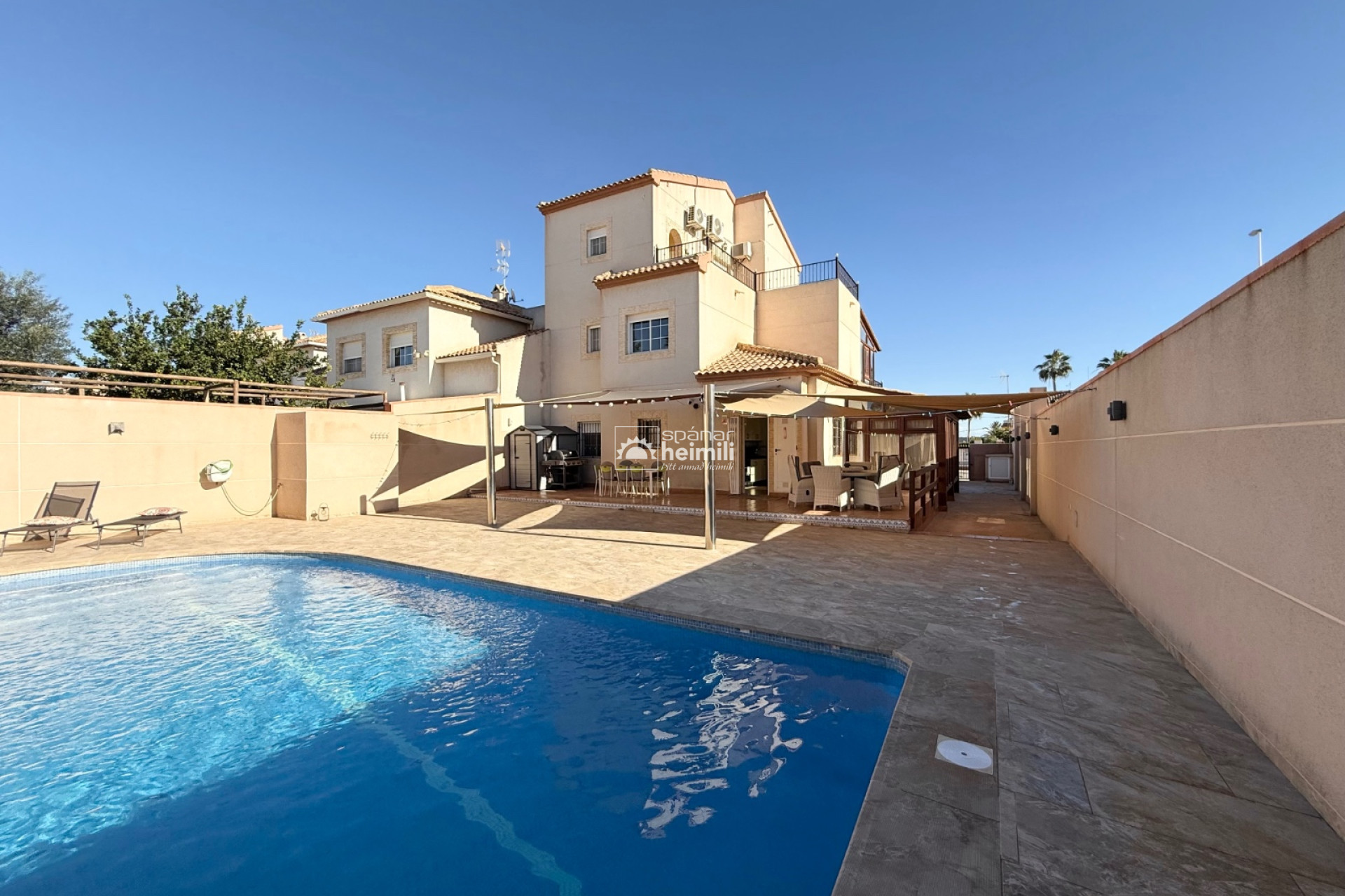 Videresalg - Villa -
Cabo Roig