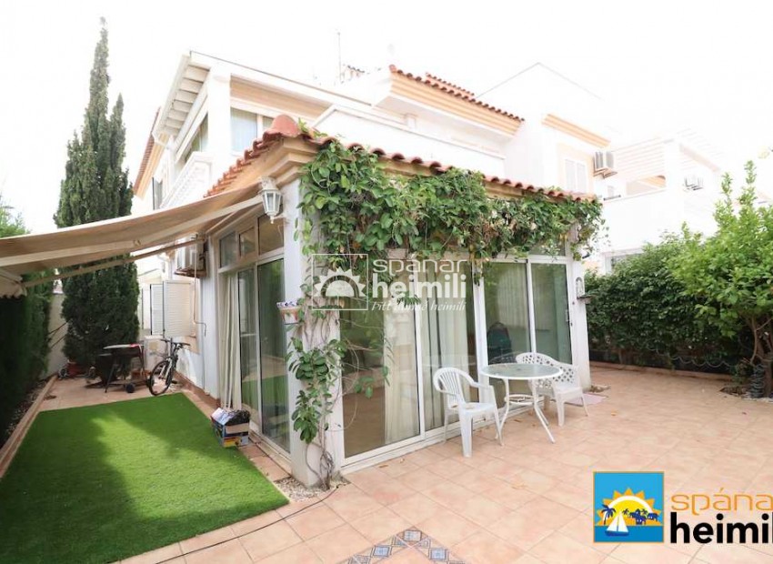 Videresalg - Villa -
Punta Prima