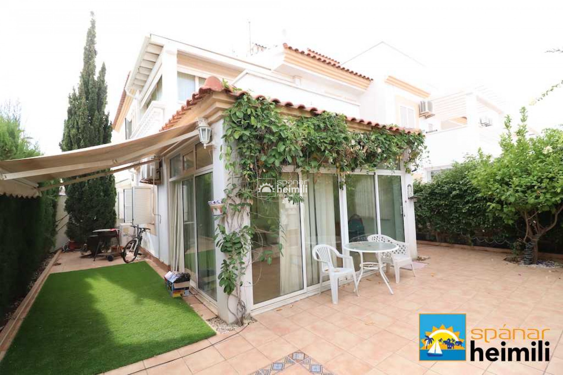 Videresalg - Villa -
Punta Prima