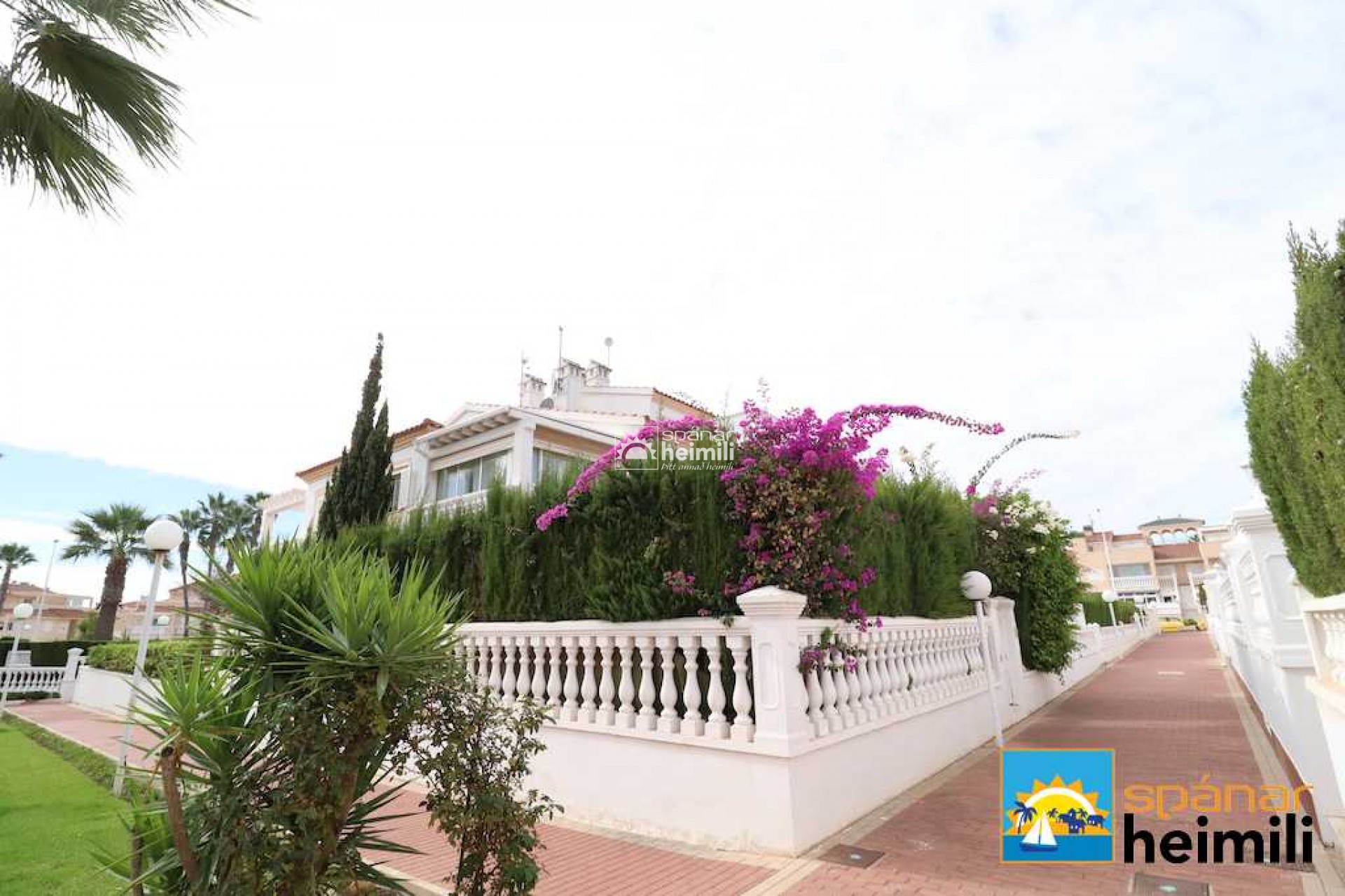 Videresalg - Villa -
Punta Prima