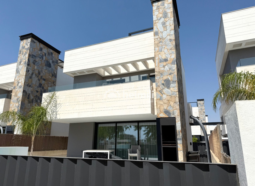 Videresalg - Villa -
Santa Rosalia