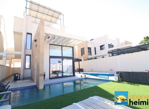 Villa - Videresalg -
            Cabo Roig - 1205