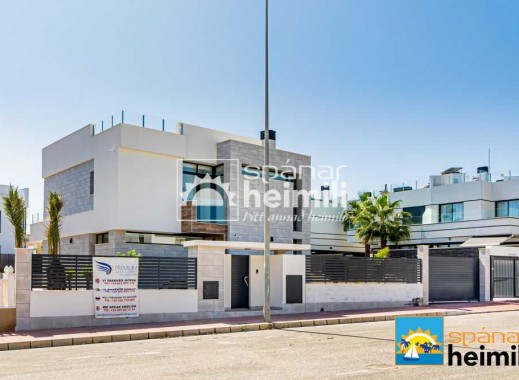 New Build - Detached house -
Cabo Roig