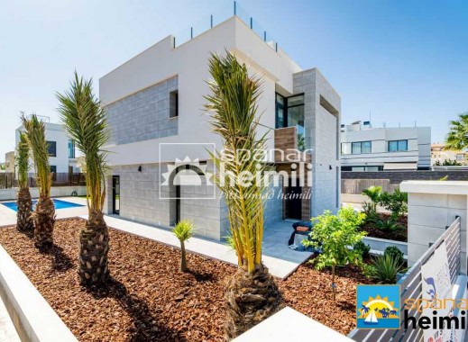 New Build - Detached house -
Cabo Roig