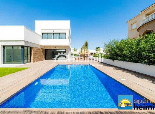 New Build - Detached house -
Cabo Roig