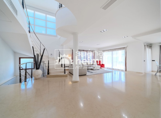 Odsprzedaż - Willa -
Cabo Roig