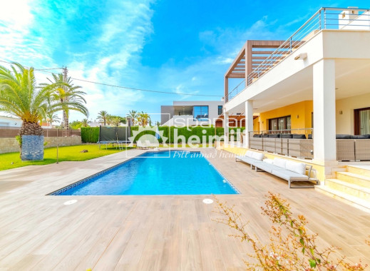 Odsprzedaż - Willa -
Cabo Roig